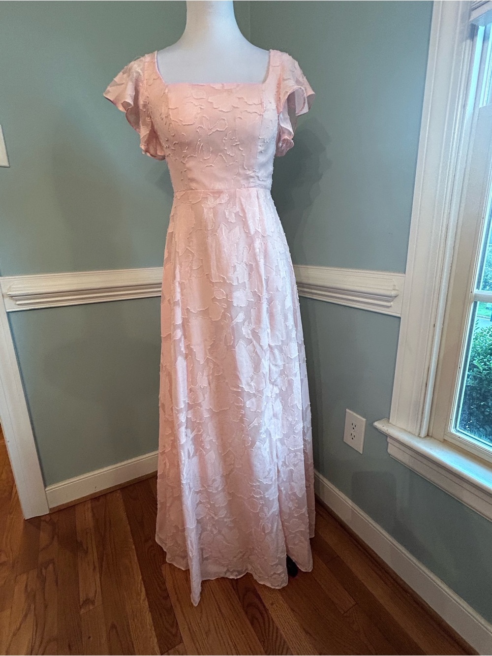 Elegant Pink Lace Maxi Dress with Flutter Sleeves